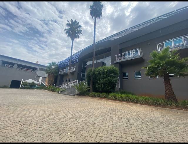 15,614M² WAREHOUSE TO LET IN LONGMEADOW